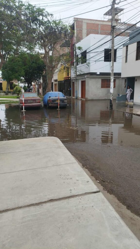 Vecinos reportan inundación en calles de El Recreo y Monserrate por ...